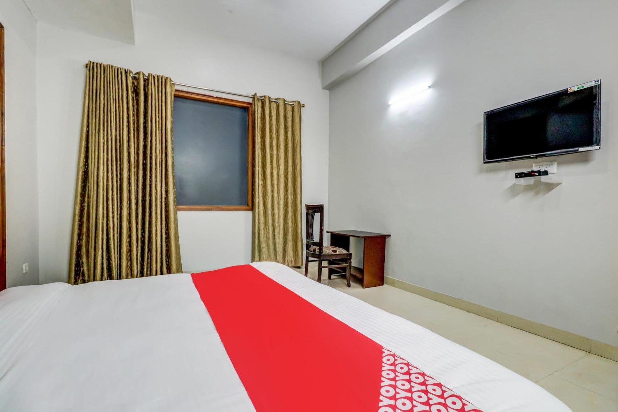 Hotel O Tokyo Chinhat Esterno foto